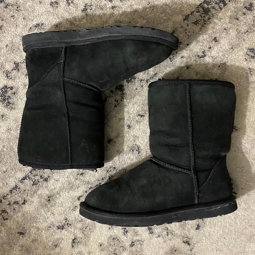 Classic Short Black UGG SIZE 5
